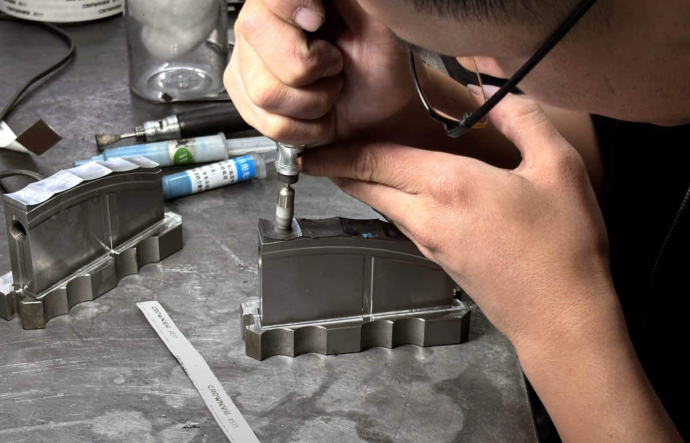 Optical lens mold polishing and surface control