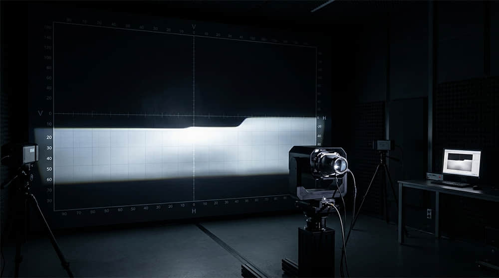 ECE compliant headlight beam pattern