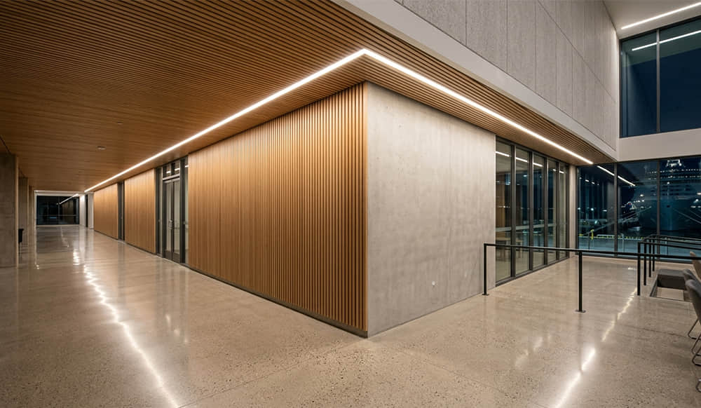 Extrusion lens + profile applied in cruise terminal