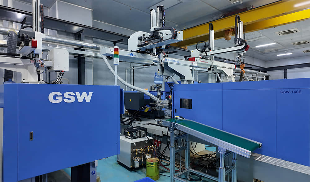 GSW injection molding machine at the Asahi factory