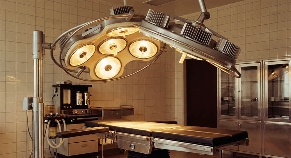 Halogen surgical lamp