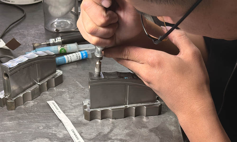 Manual polishing mold