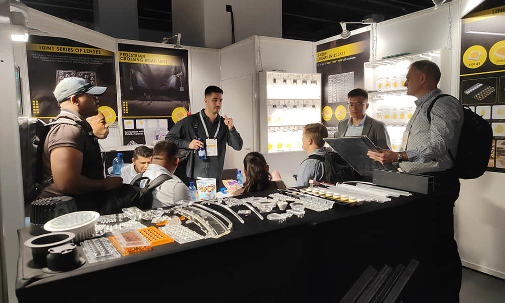 Receiving optical design clients at the Light+Building exhibition site