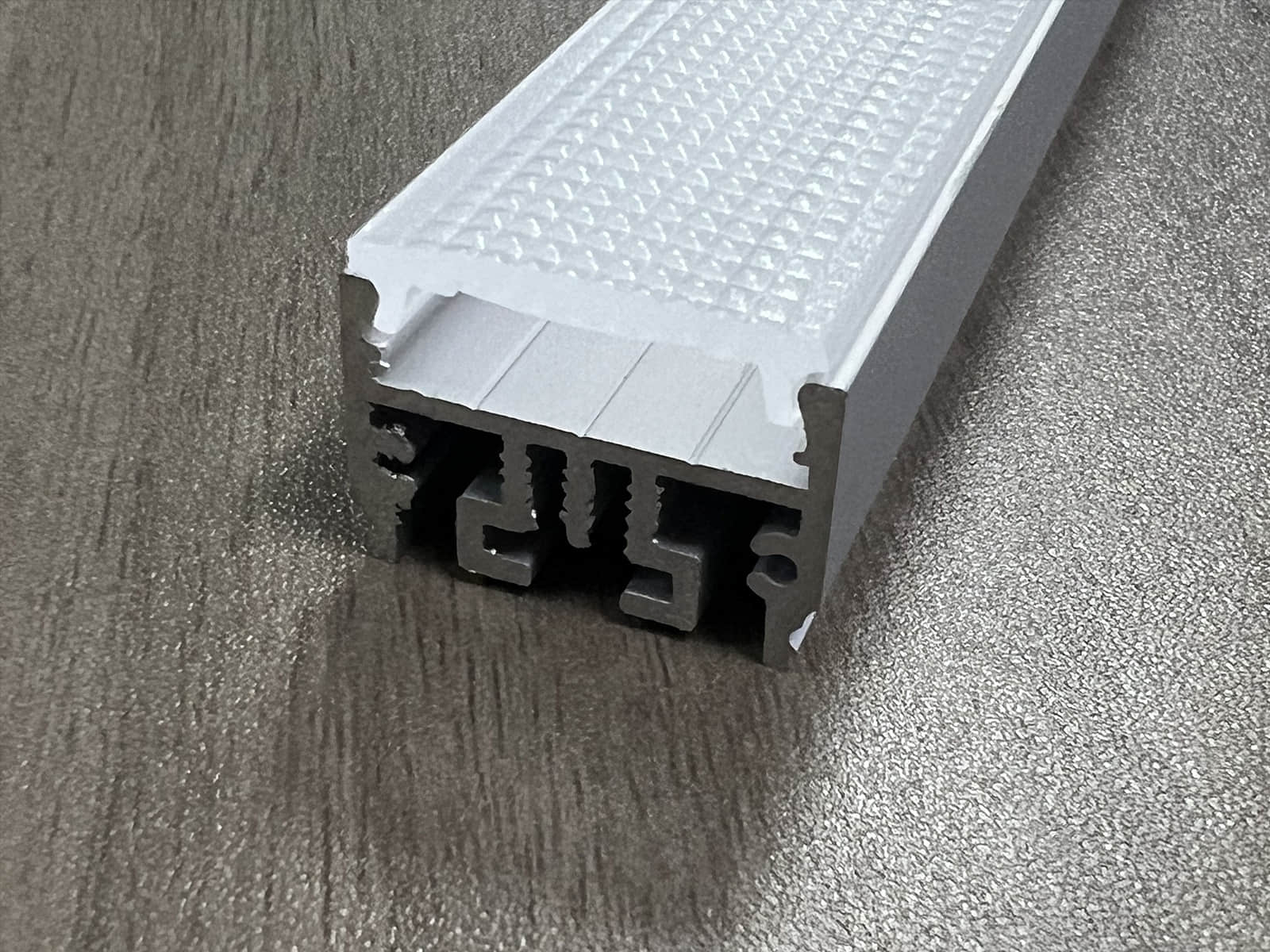 Integrated cross section view of the extrusion lens with aluminum profile