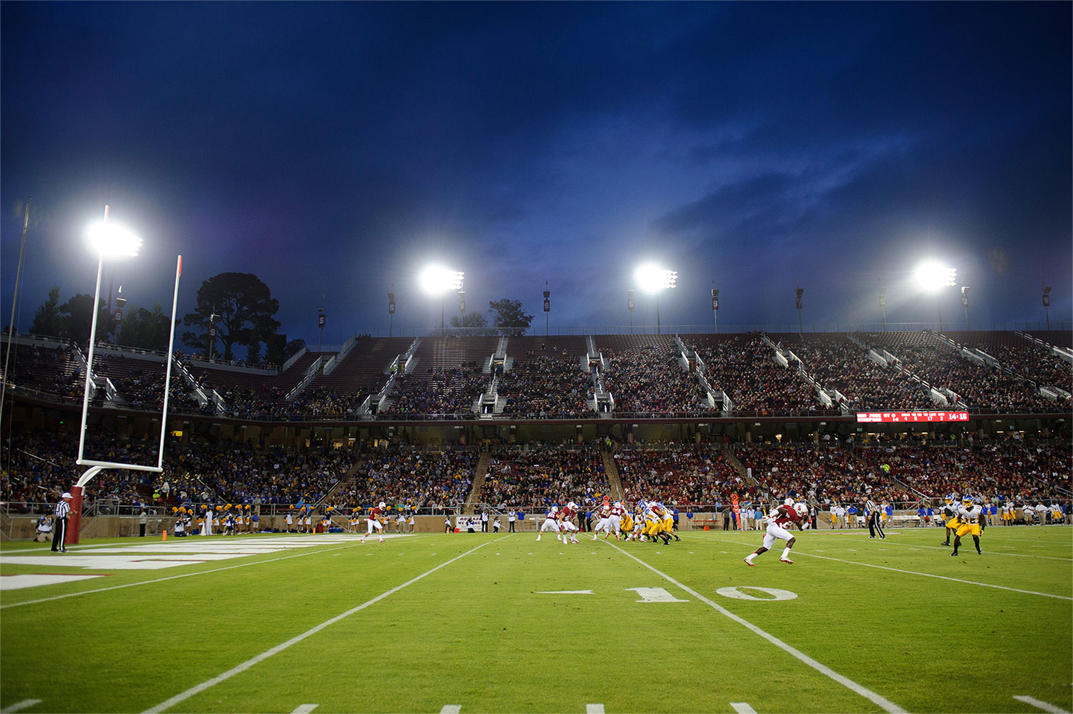 Narrow Forward Throw Beam 5050LED Stadium Lighting Lens Application