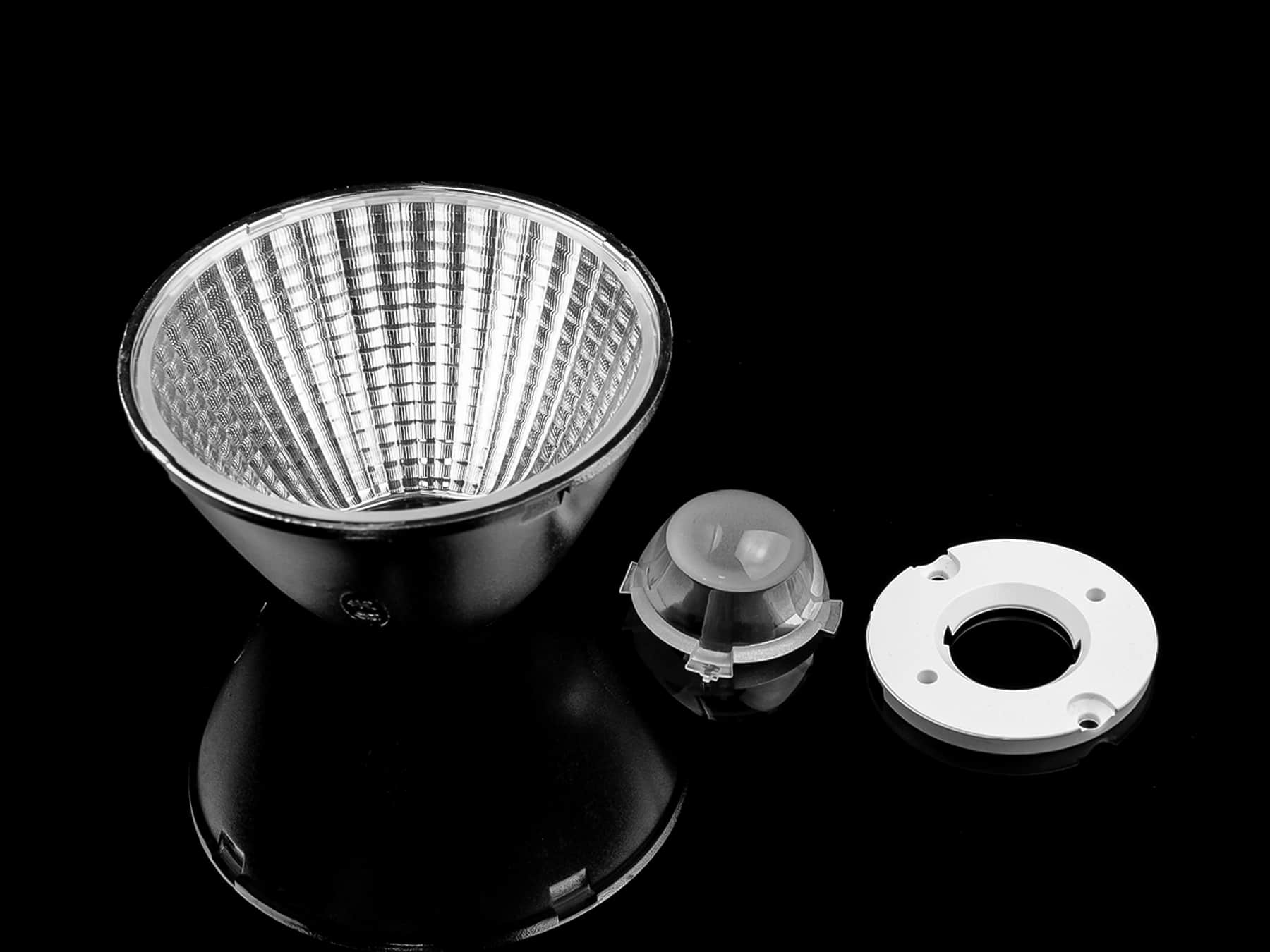 Application of lens reflectors in LED lighting