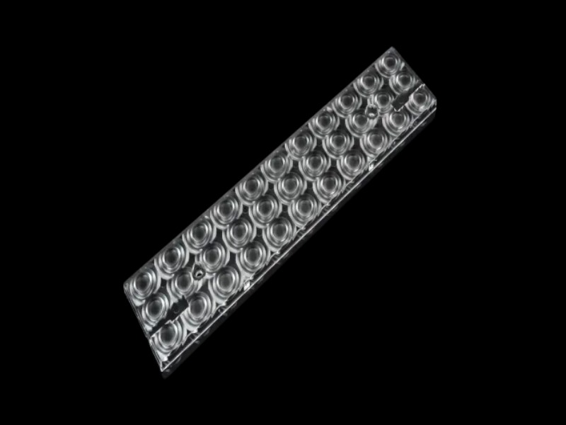 Linear Lens with Wide Beam Angles